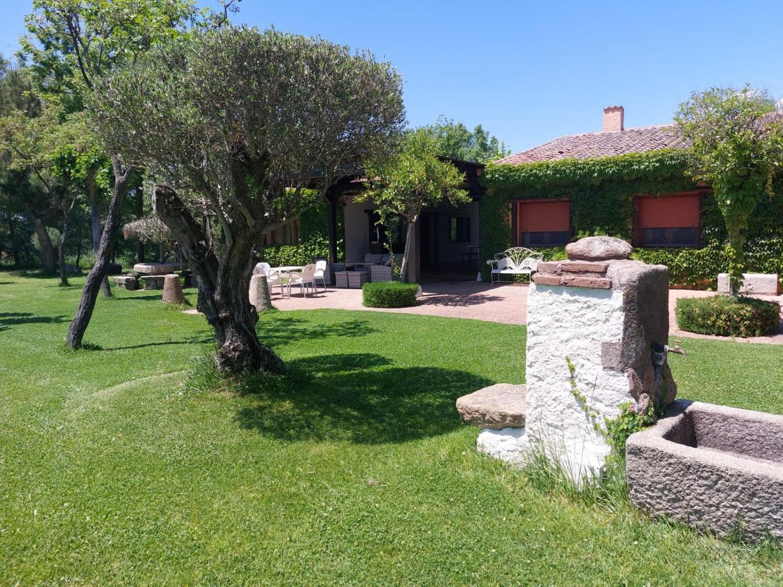 Complejo Rural La Badia Villa Lucillos Exterior photo